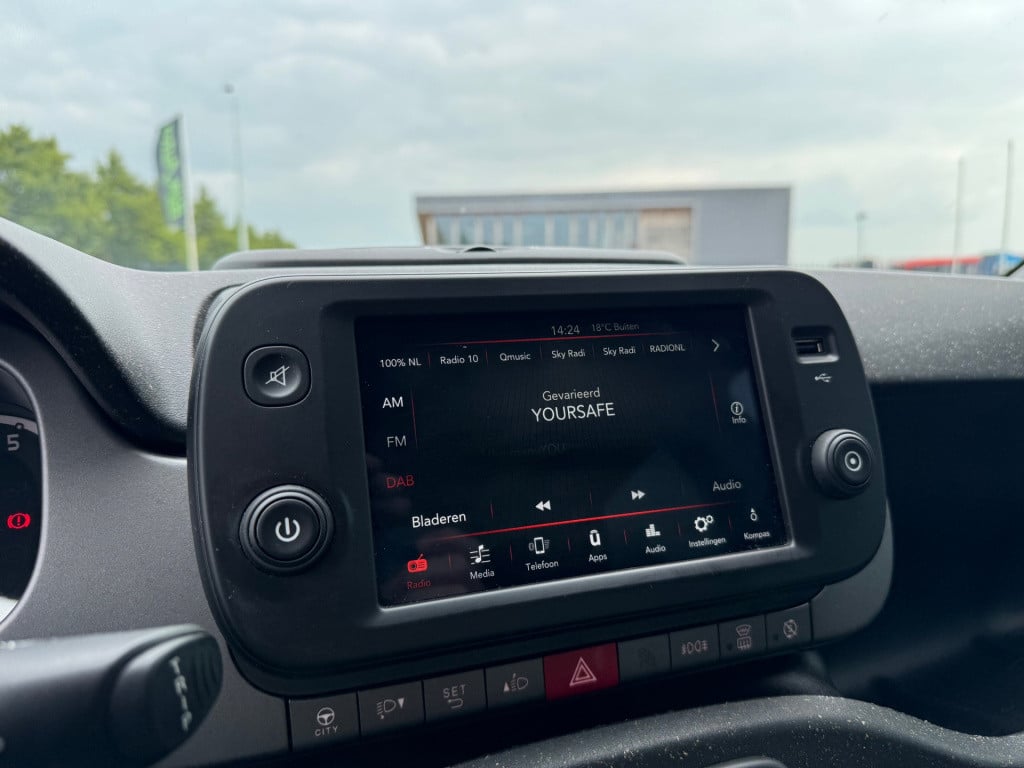 Fiat Panda 1.0 hybrid cross * stoel + voorruit verwarming * airco * bluetoo