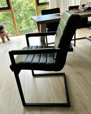 Zwart leren eetkamer stoelen