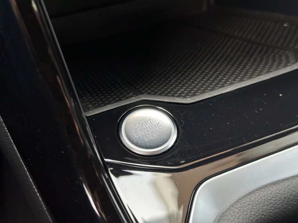 Volkswagen T-roc 1.5 tsi 150pk dsg r-line | camera | keyless | elek. achter