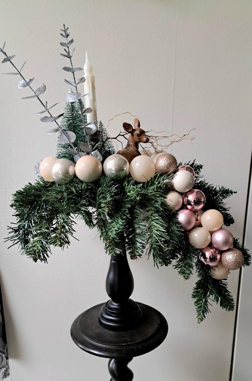 Kerst kunstbloemstuk