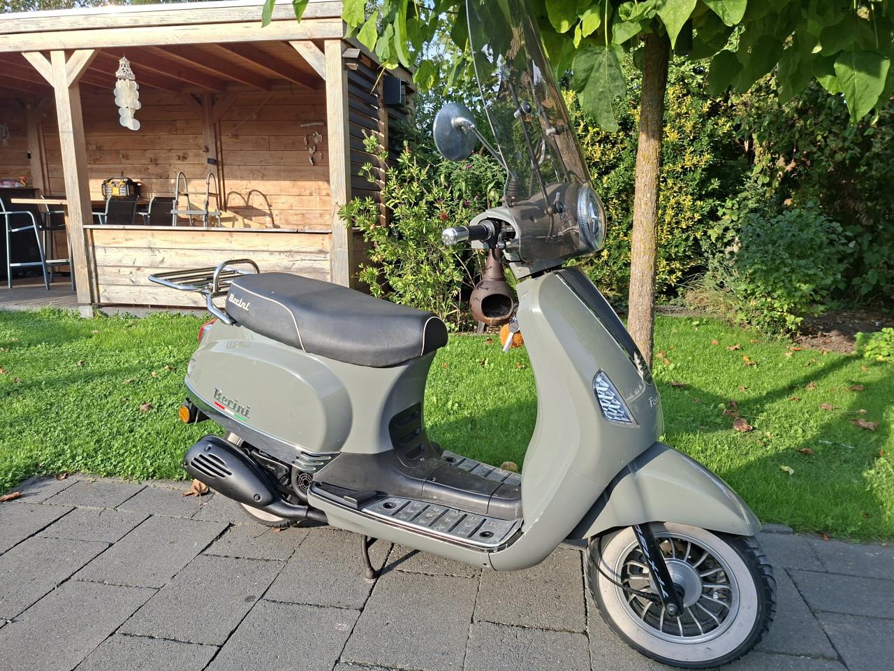Te koop snor scooter.