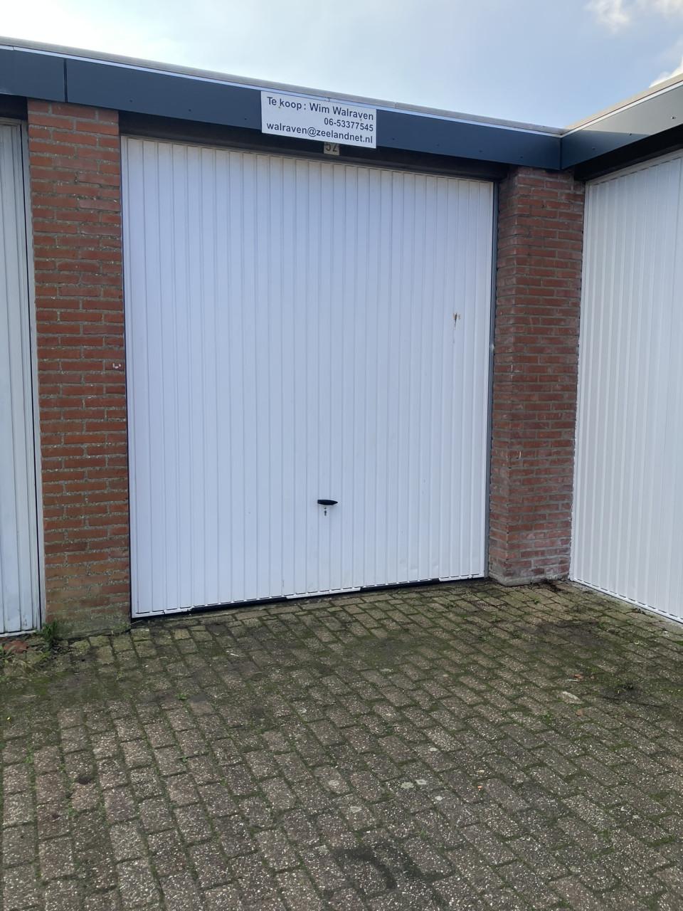 Te koop 3 dubbele garagebox in Oost-Souburg