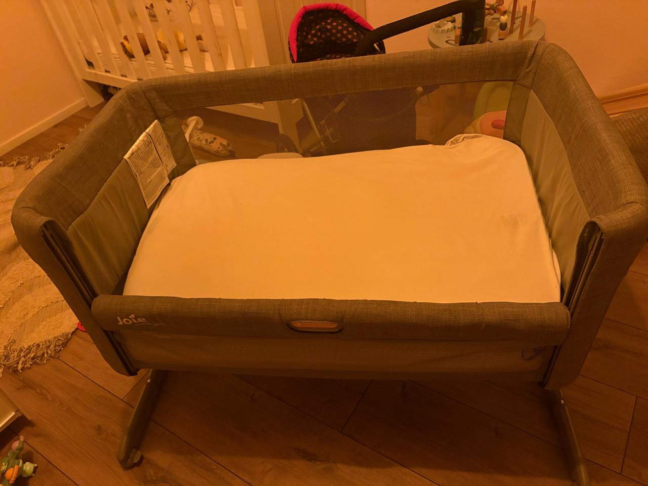 Joie co sleeper