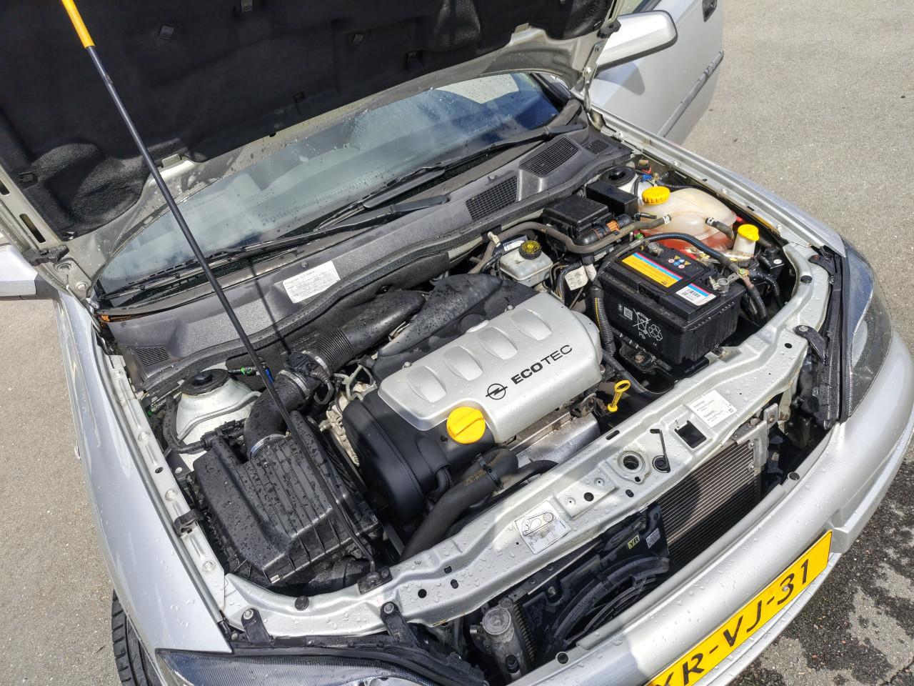 Opel astra 1.8 16v sport edition