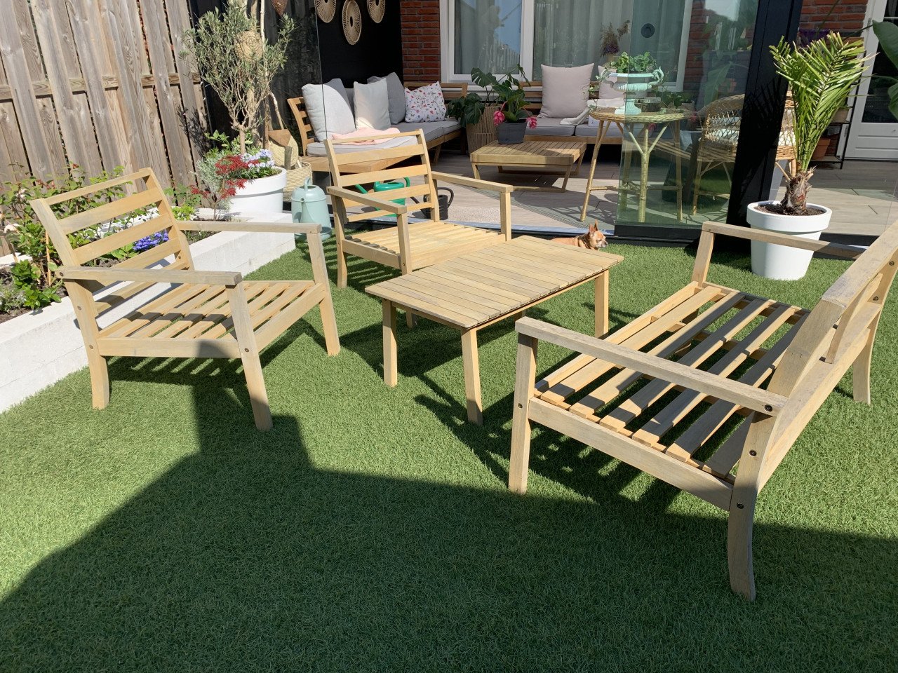 Houten tuinset, met kussens.