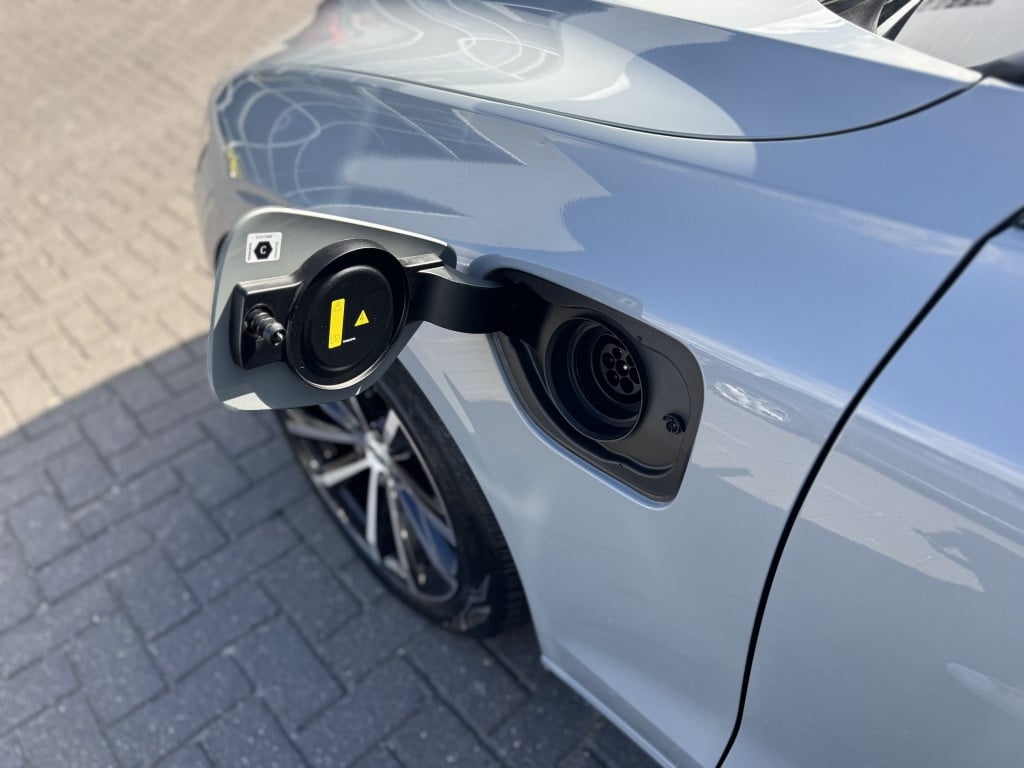 Volvo V60 t6 398pk recharge plus dark| panodak| adap.cruise| trekhaak| 36