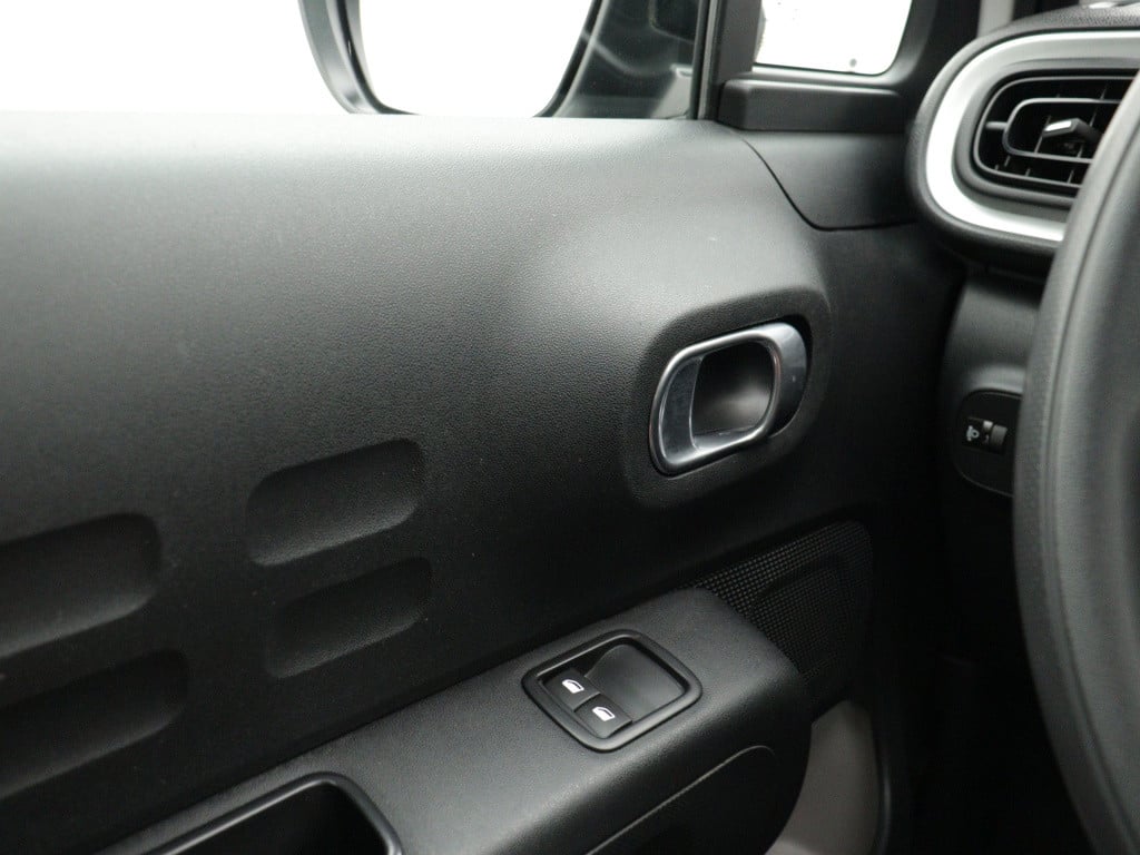 Citroen C3 82 pk feel | rijklaar | parkeersensoren achter | navigatie | app