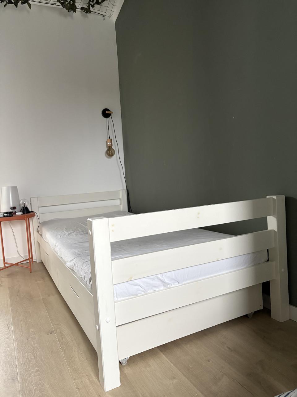 Kinderbed wit met lades