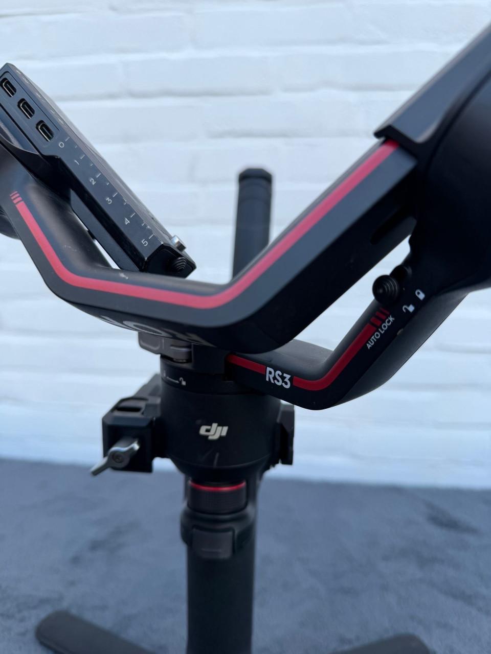 DJI- RS3 Gimbel + SmallRing Sling handgrip + Smallrig Vertical