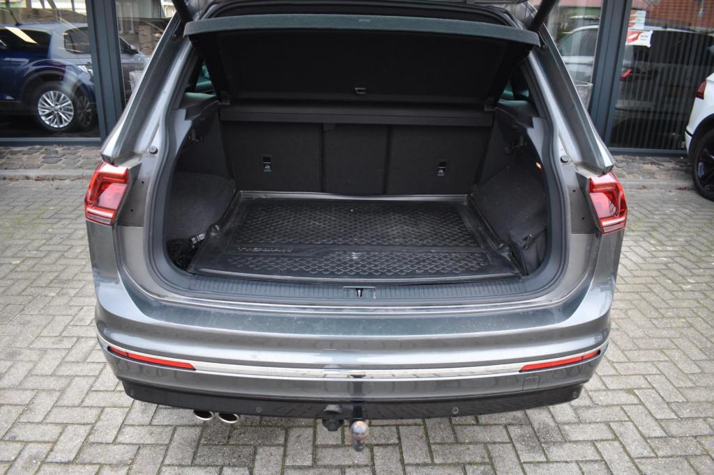 Volkswagen Tiguan 1.5 tsi act r-line | trekhaak | nap | apple carplay | and