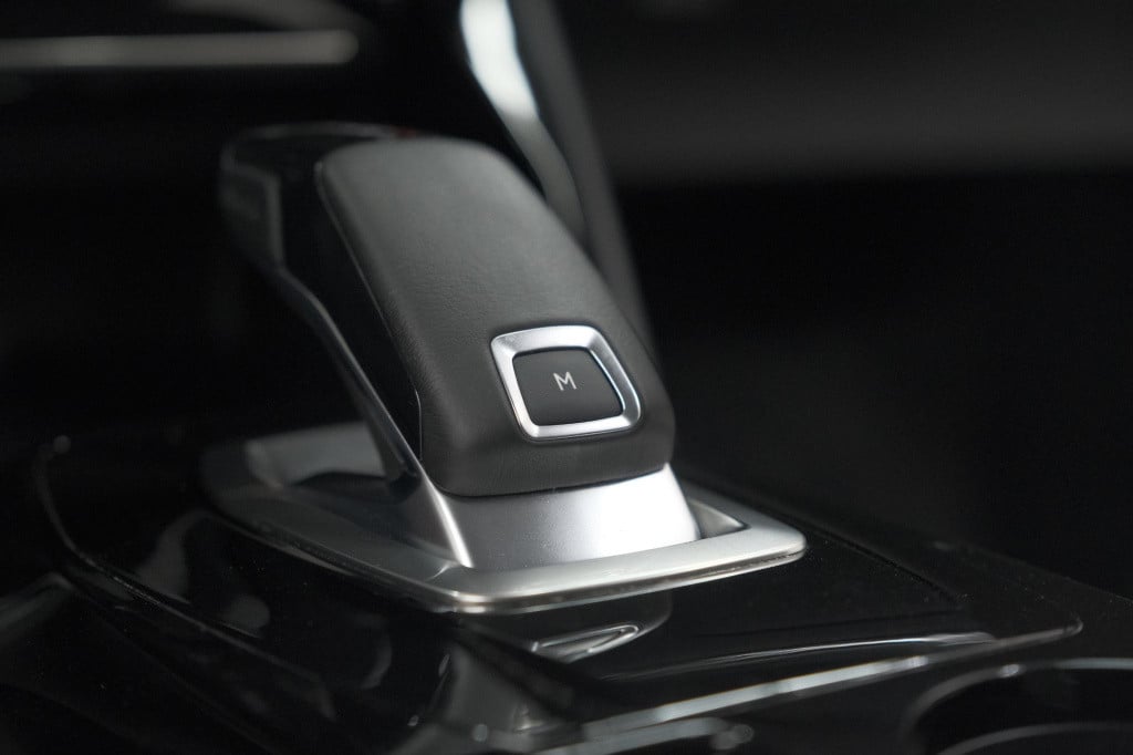 Peugeot 208 puretech 100 eat8 allure pack | camera | navigatie | apple carp
