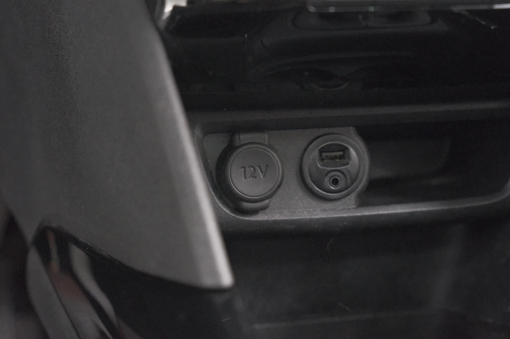 Peugeot 2008 puretech 110 allure | panoramadak | apple carplay | navigatie 