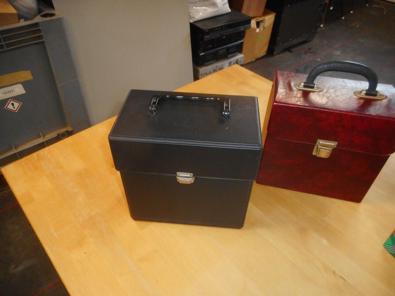 4 vintage kofertjes voor singels