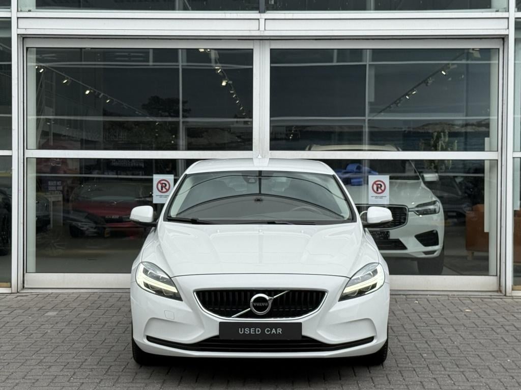 Volvo V40 t2 123pk aut6 polar+| navi| cruise| stoel.verw| led| pdc