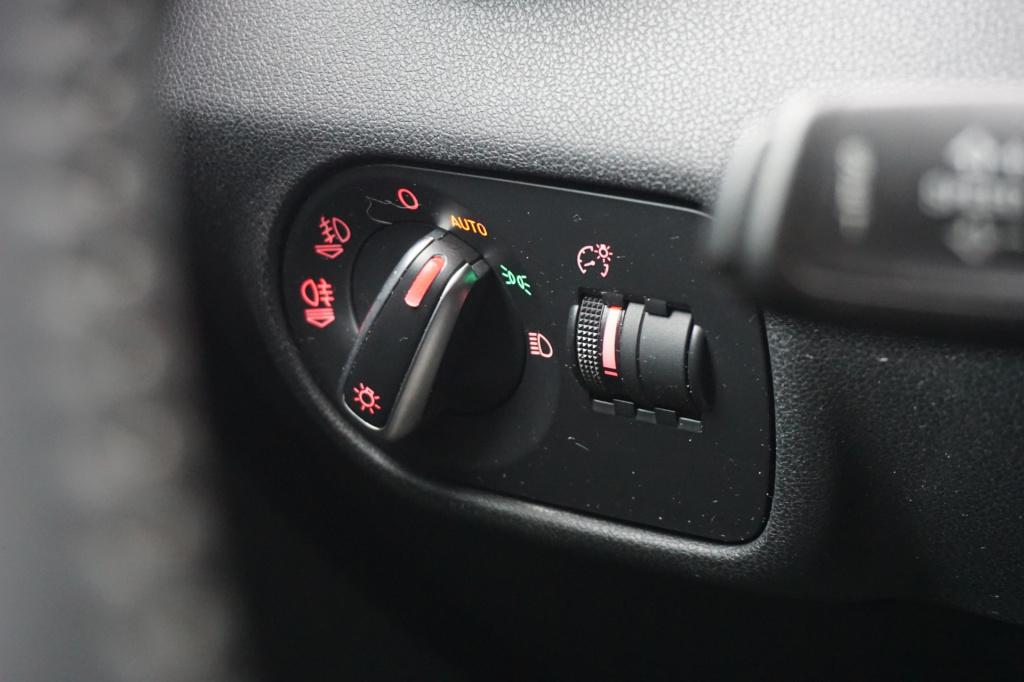 Audi A1 1.4 tfsi ambition pro line business airco / navi / cruise / elektr.