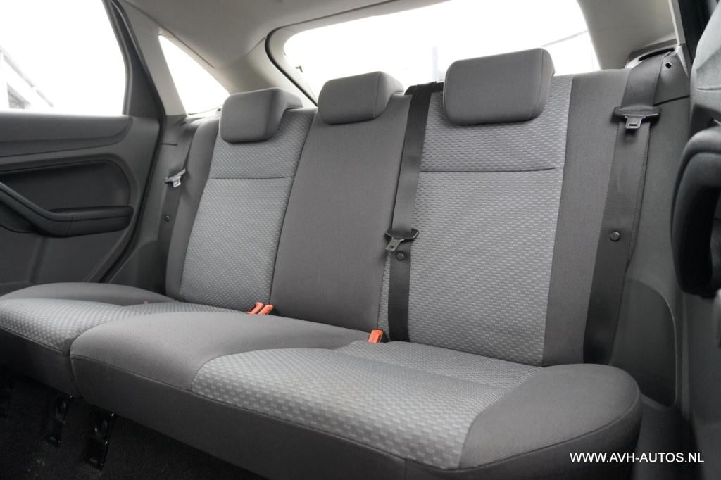 Ford Focus 1.6-16v trend automaat