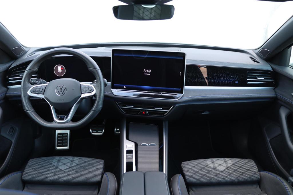 Volkswagen Passat variant 1.5 etsi r-line business dsg7 150pk