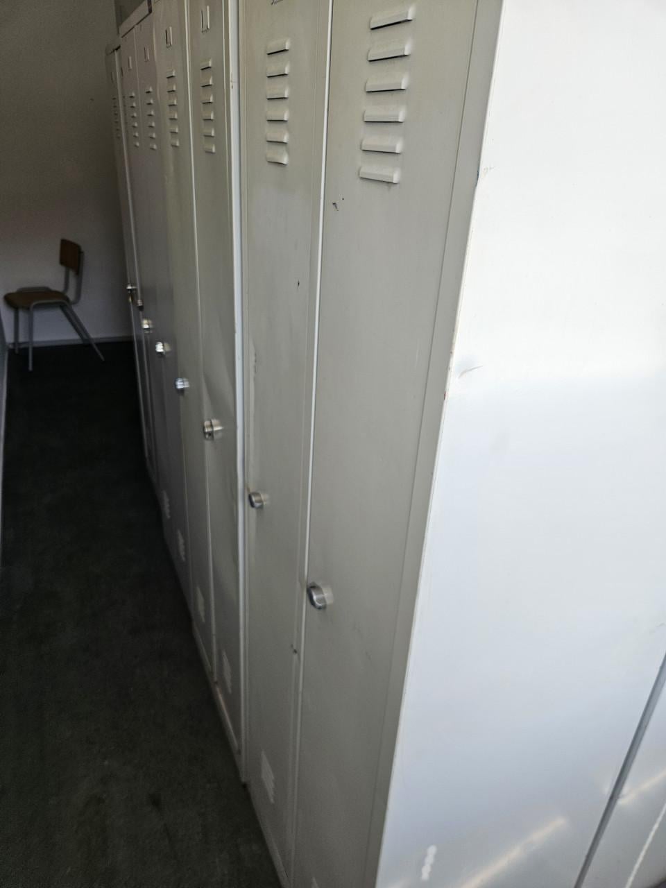Metalen lockerkasten – laatste partij op=op