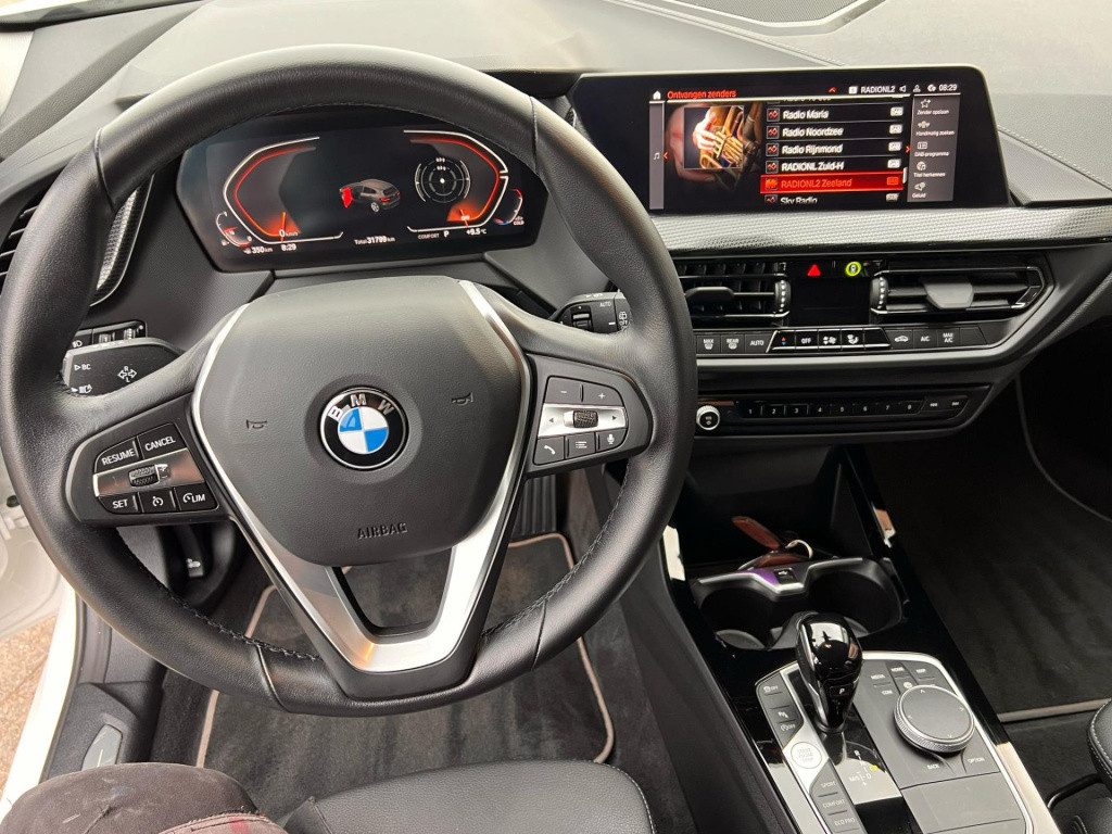 BMW 1 Serie 118i introduction edition