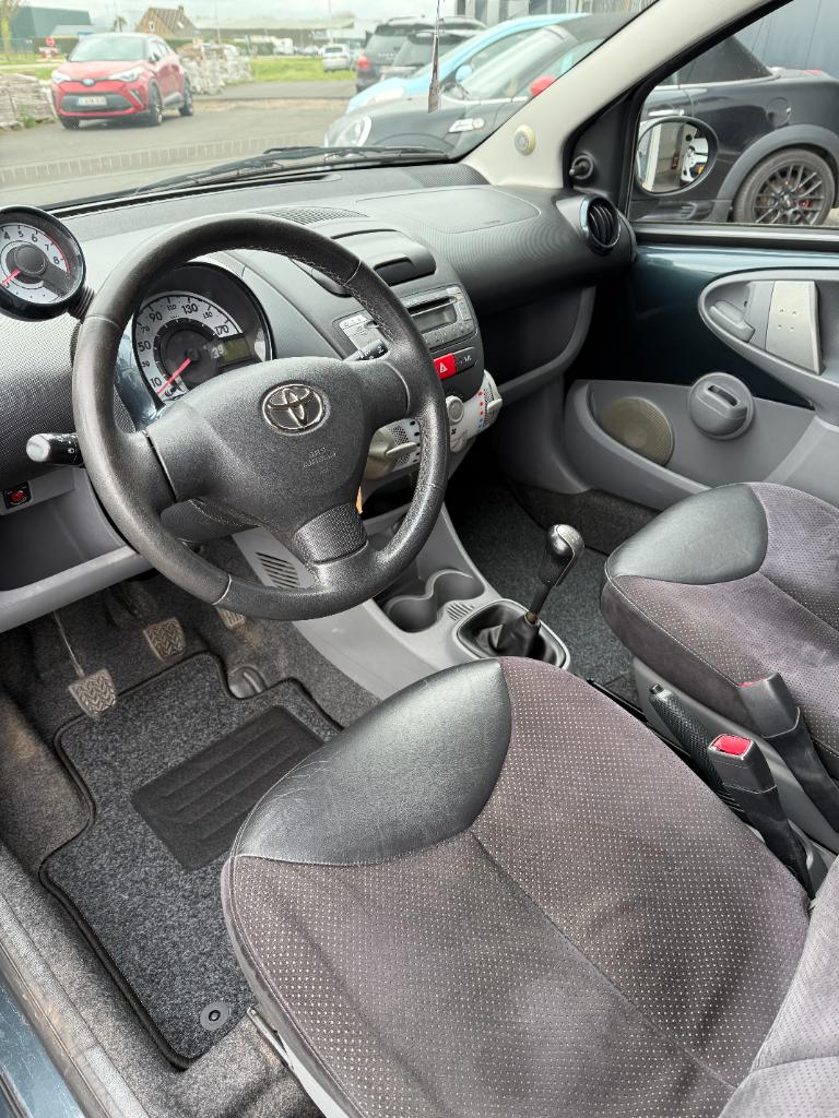 Toyota Aygo 1.0-12v aspiration green navigator