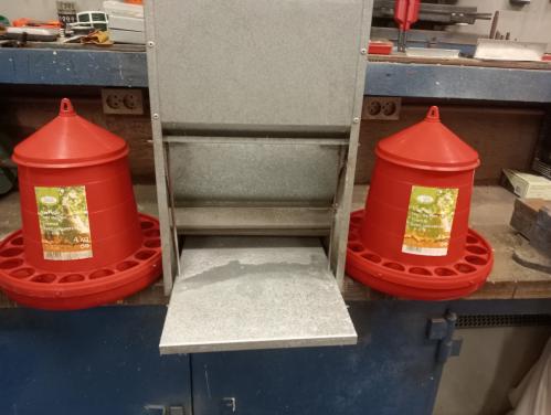 3 stuks voerbakken