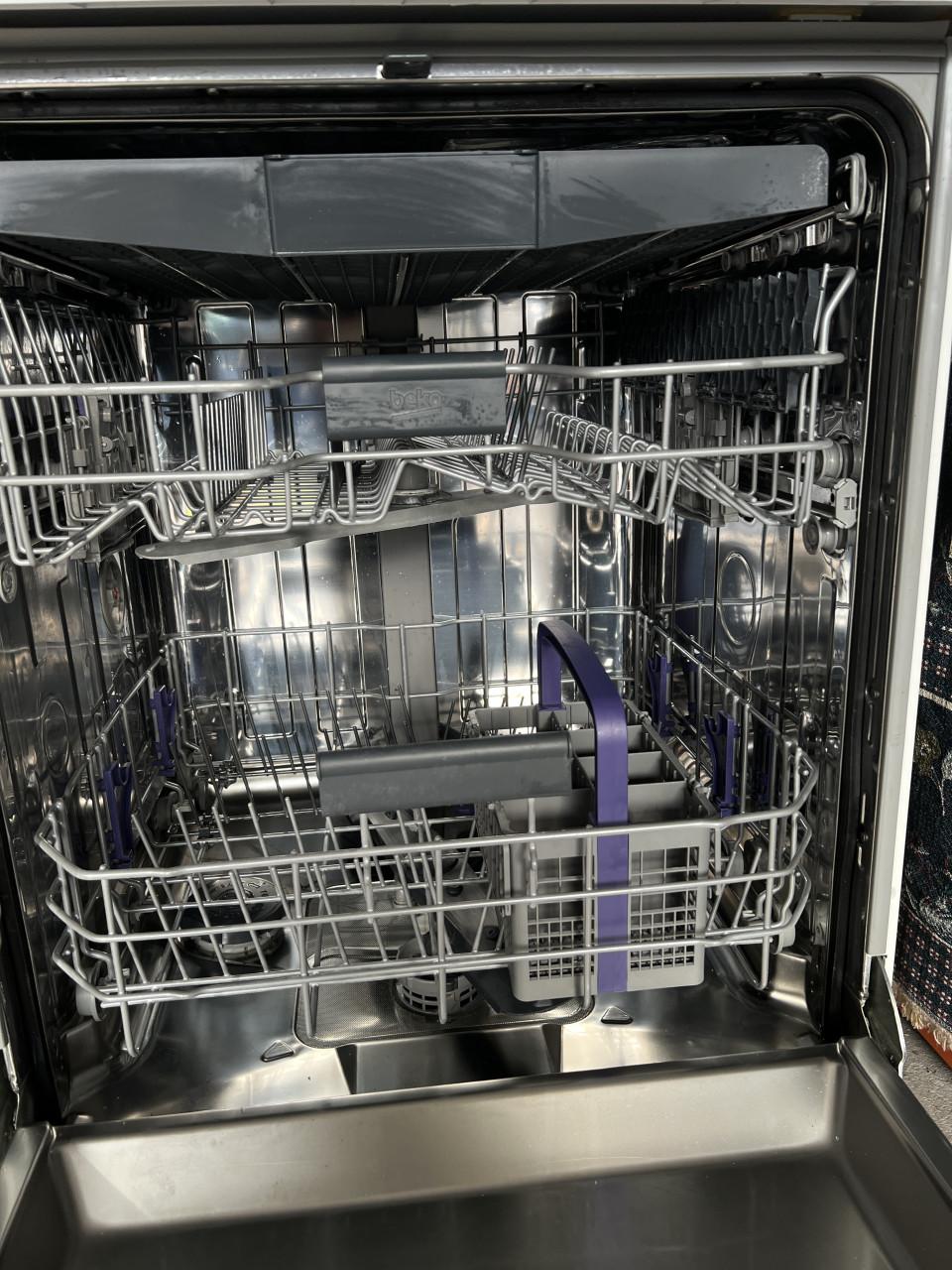 Beko DFN26220W2  Vrijstaande Vaatwasser A++ klasse zelden gebruikt