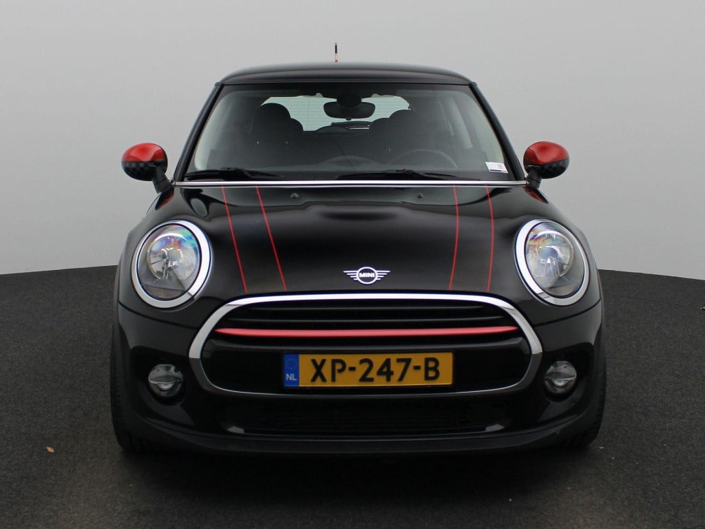 Mini Cooper mini 1.5 | lmv | parkeer sensoren | navigatie | airco | cruise 