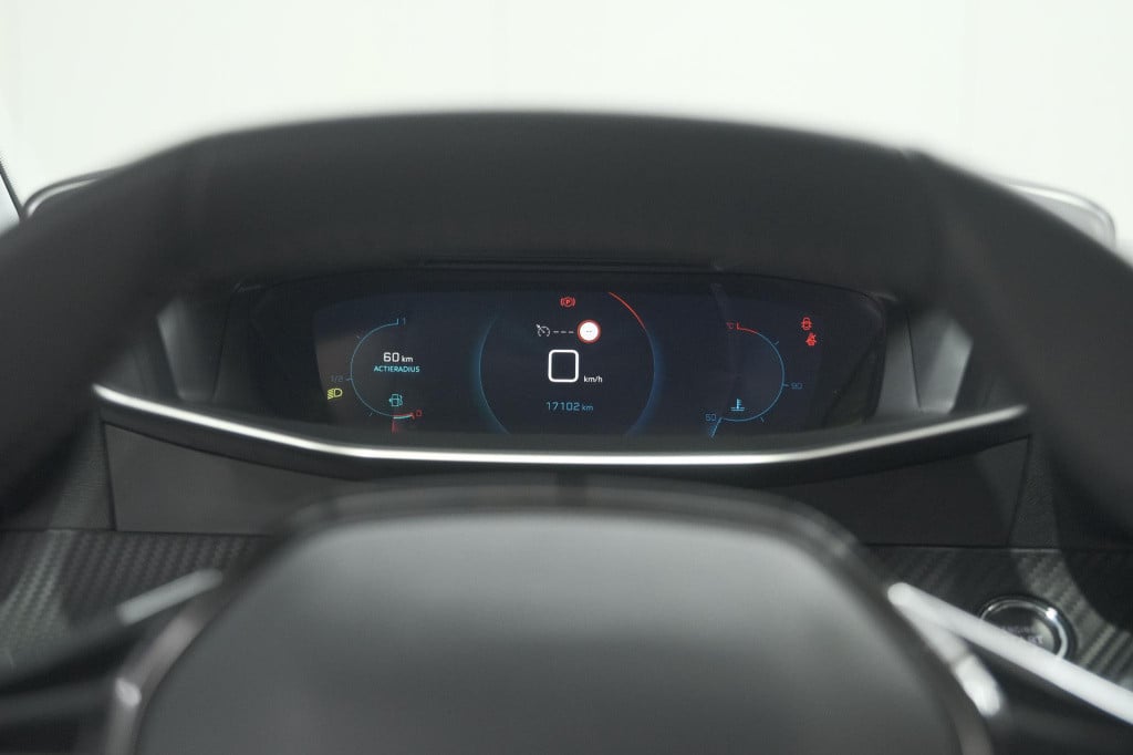 Peugeot 208 puretech 100 allure | camera | navigatie | parkeersensoren | ap