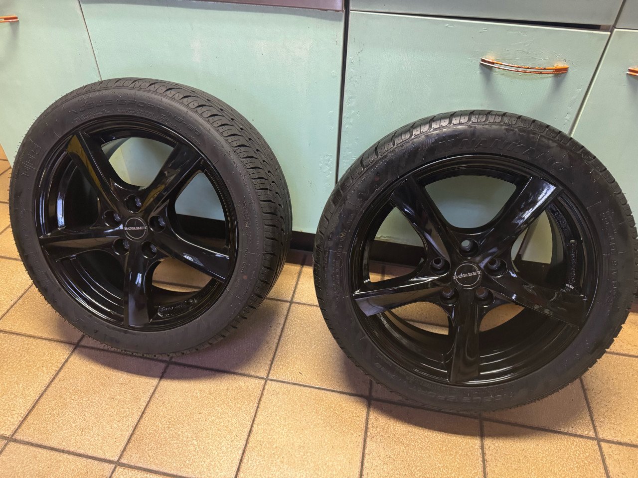 Nieuwe Borbet 17 inch T black velgen met nieuwe banden