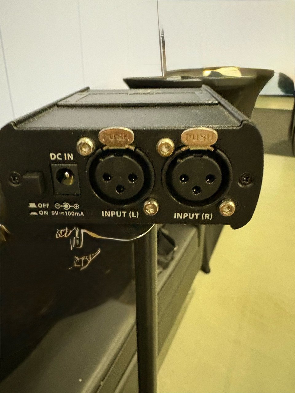 Behringer in ear kastje