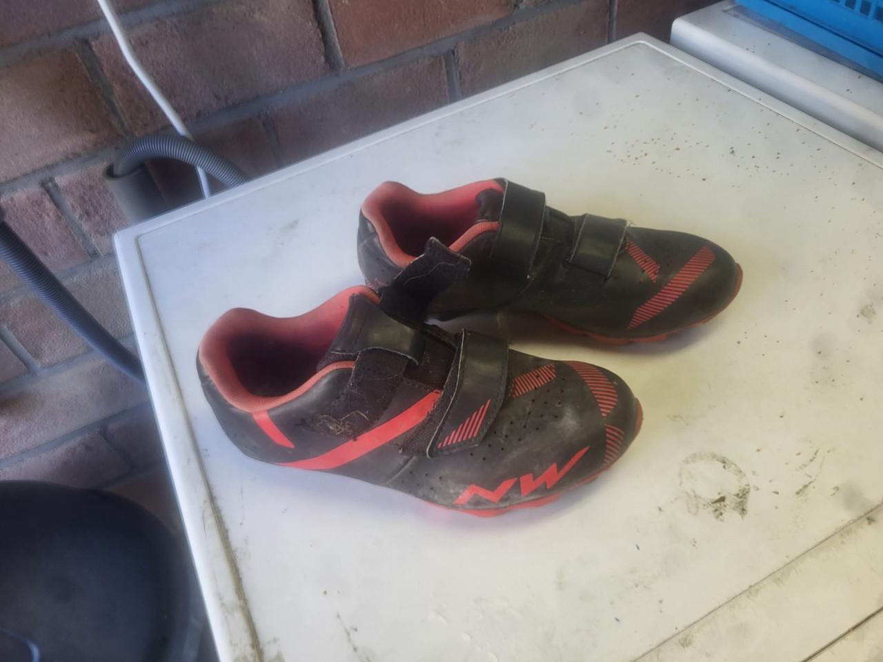 Wielrenkleding en schoenen