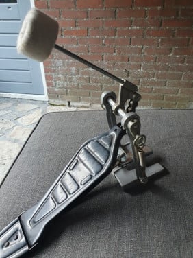 Mooi vintage bassdrumpedaal zware kwaliteit in werkende staat..