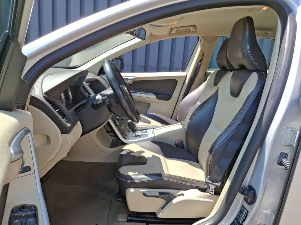 Volvo XC60 2.0 t5 kinetic xenon | leder | dealer onderhouden!