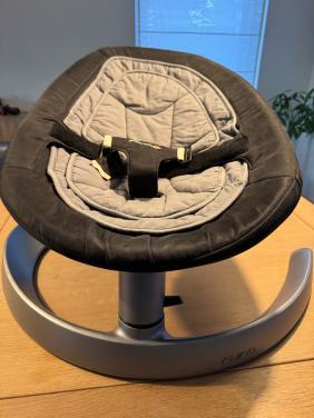 Zwarte Nuna Leaf Curv wipstoel