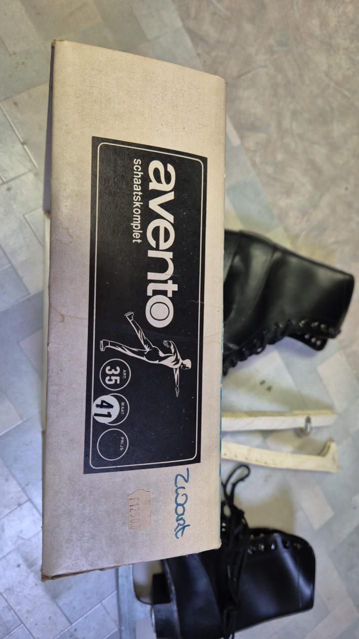 Kunstschaatsen Zwart maat 41 incl. beschermers