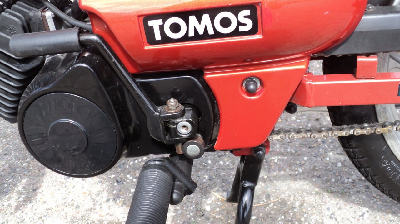 Tomos de Luxe E-start 45km gele plaat zo goed als nieuw