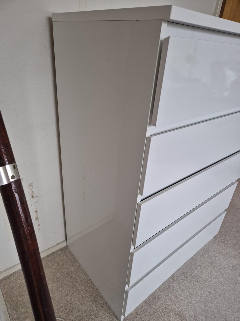 Witte Ikea ladekast (77x111x50 cm)