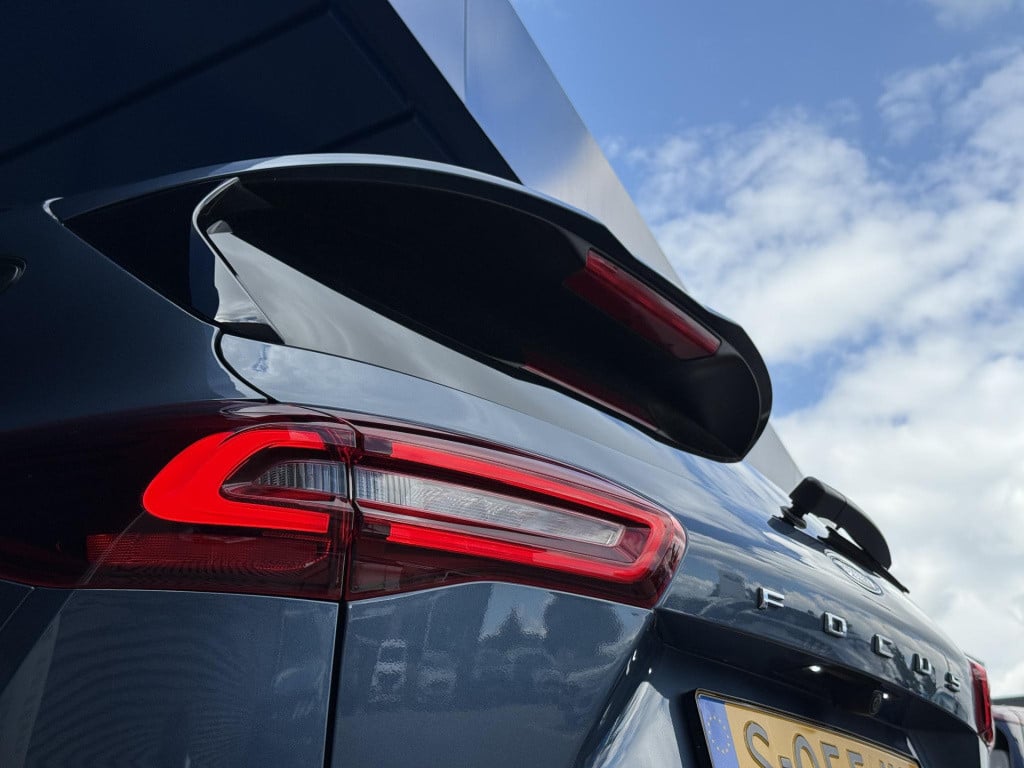Ford Focus wagon 1.0 ecoboost hybrid st line style 17'' lmv | trekhaak | ke