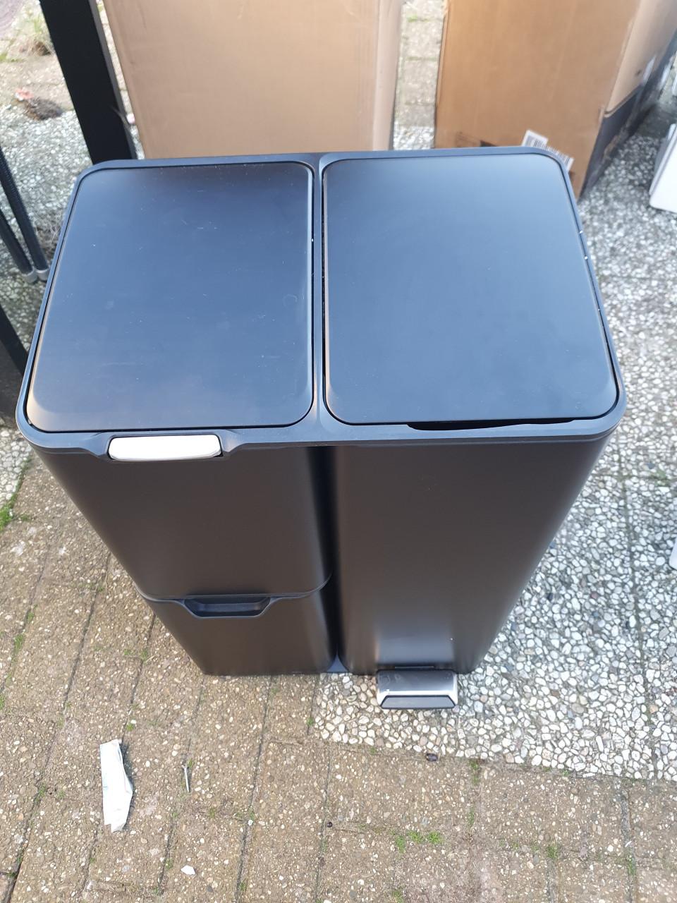 Bayt prullenbak 60 L zwart | bijna nieuw, kleine beschadiging