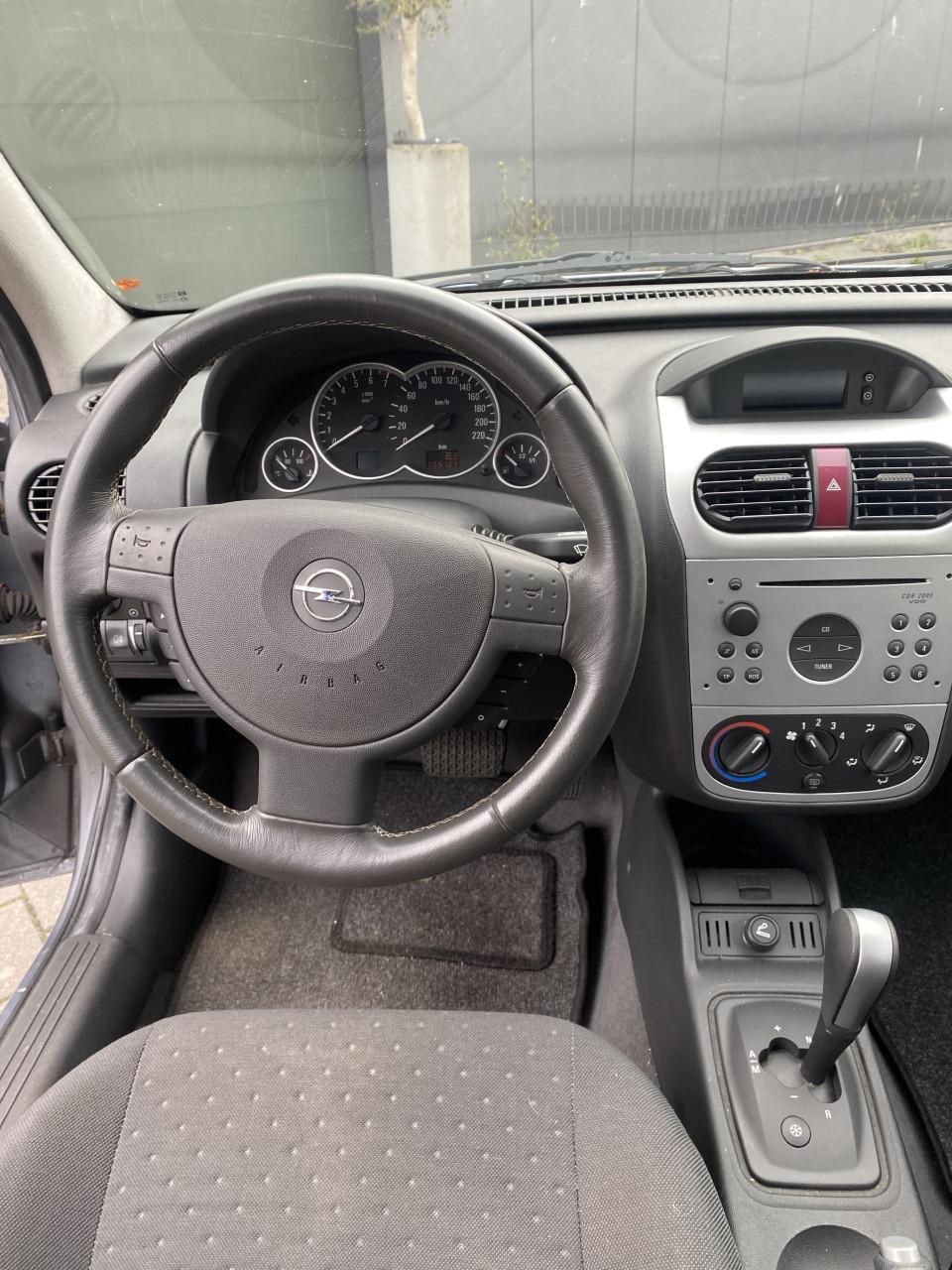 Opel Corsa 1.2 16V 3D Easytronic 2003 Grijs | 65.129 KM NAP | NIEUWE APK!