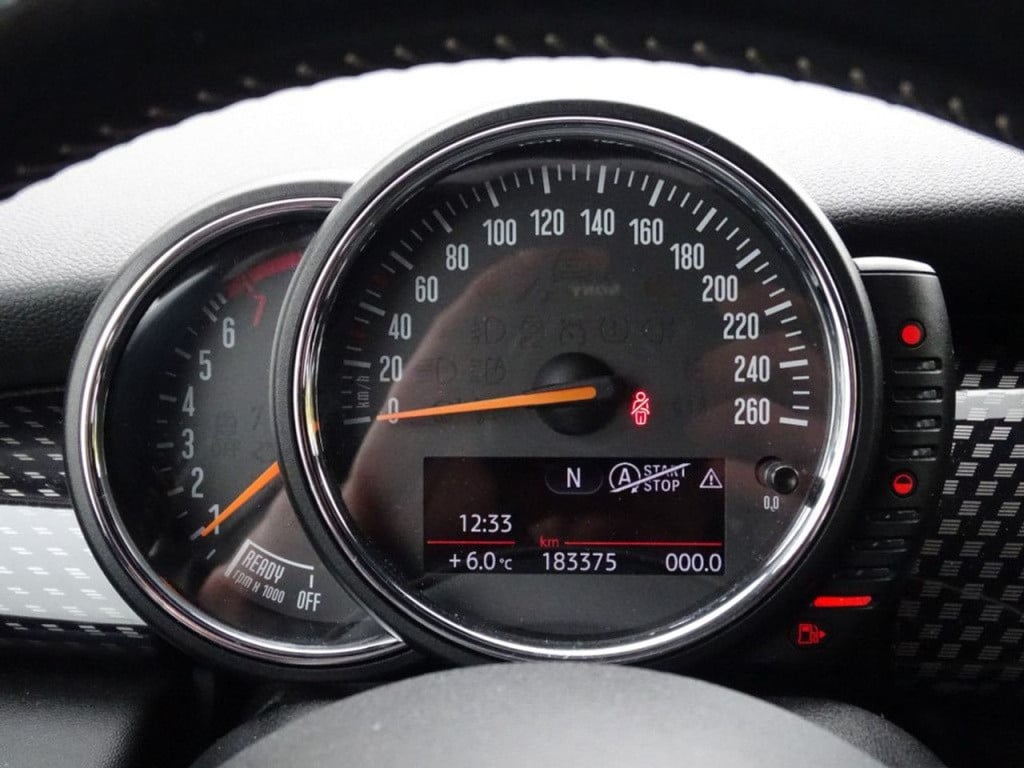 Mini Cooper mini 2.0 serious business 5-deurs | led | navi | 18"