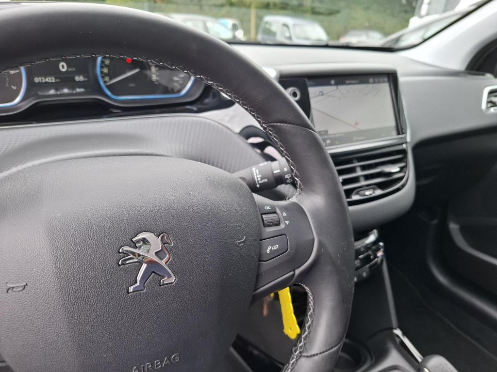 Peugeot 2008 suv 110 allure pano/cam/lmv/trekhaak