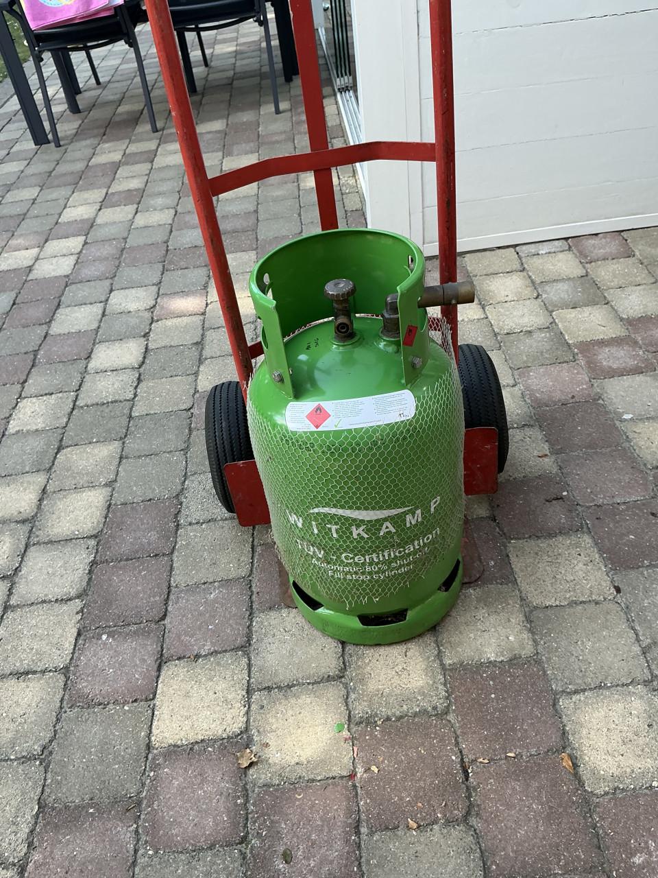 Gasfles met opvulkoppeling.