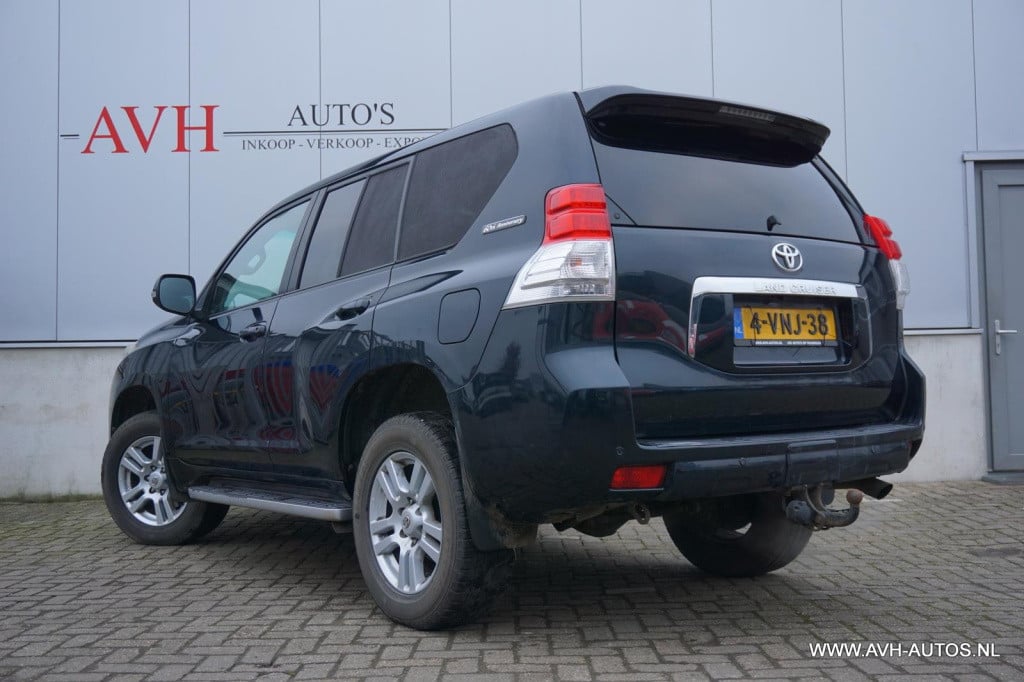 Toyota Land Cruiser 3.0 d-4d-f vx window van