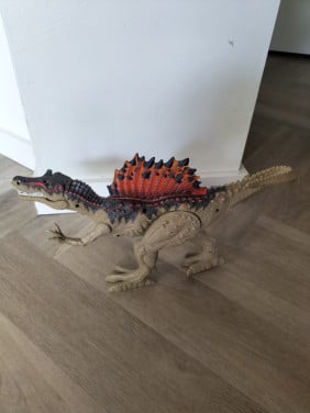 Dinosaurus (spinosaurus) met geluid