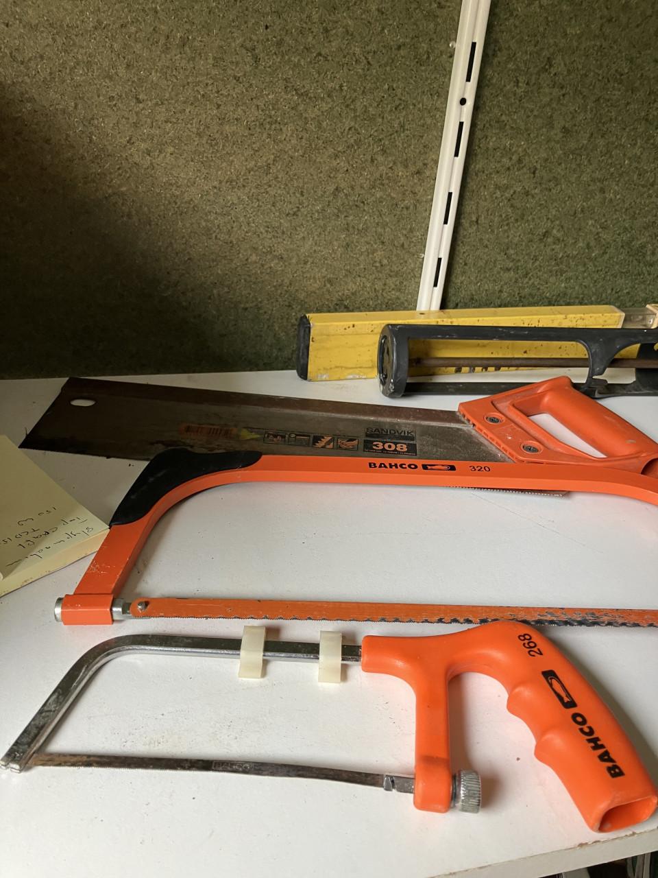 Te koop in goede staat partijtje handgereedschap met gereedschapkist