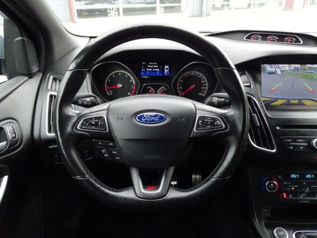 Ford Focus wagon 2.0 st-3 250pk | camera | recaro | 19"