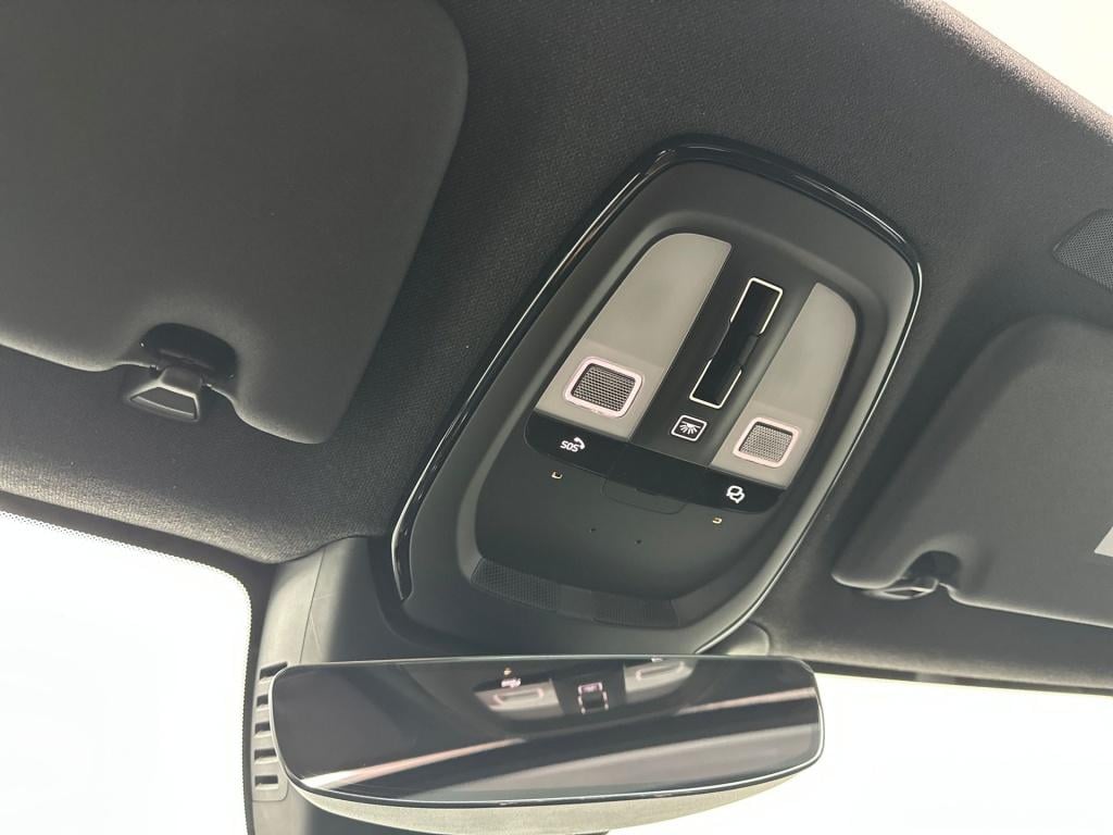 Volvo XC40 b4 197pk plus dark| camera| trekhaak| adap.cruise| h&k audio| pa