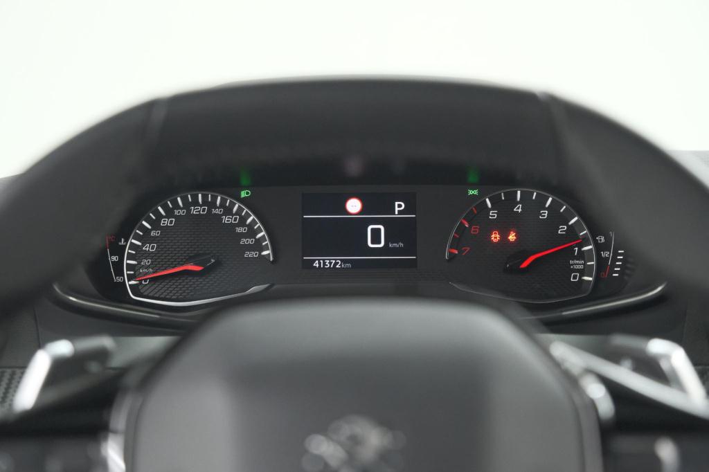 Peugeot 2008 puretech 130 active pack | trekhaak | camera | navigatie | par