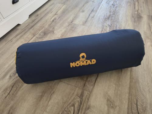 Prachtige nieuwe blauwe slaapmat van Nomad, zelfopblaasbaar.